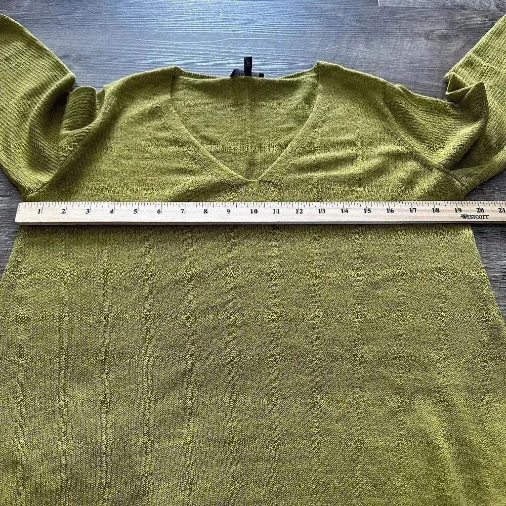 Eileen Fisher green 100% wool V-neck tunic sweater size Medium - Picture 6 of 9